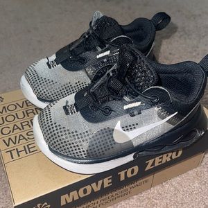 Toddler size 6c Black and white Nike Sneakers